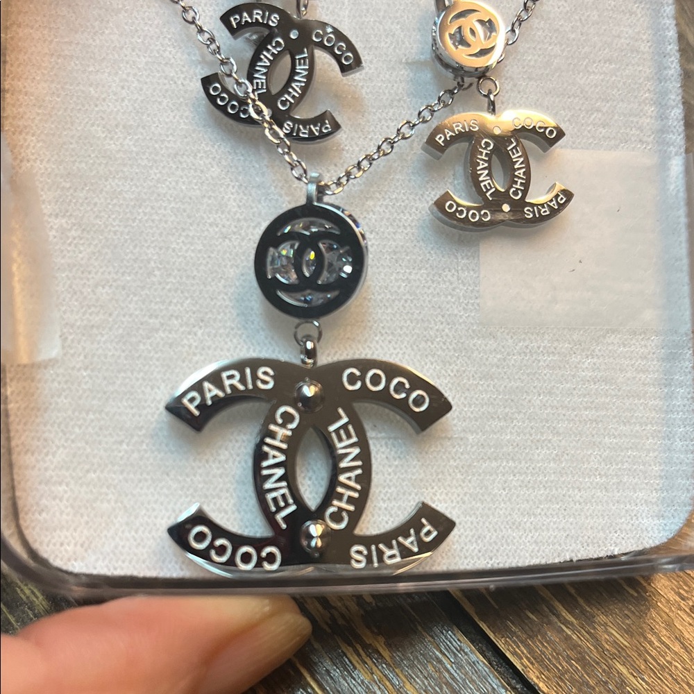 CHANEL Silver Necklace with Paris Coco Design - Picture 2 of 2